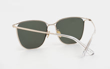 Load image into Gallery viewer, Kissing JUO