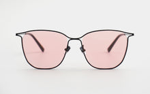 Load image into Gallery viewer, Kissing JUO