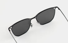 Load image into Gallery viewer, Kissing JUO