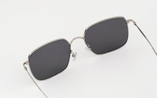 Load image into Gallery viewer, Kissing CUO