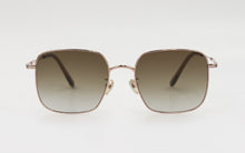 Load image into Gallery viewer, Kissing CUO