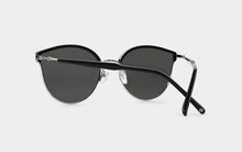 Load image into Gallery viewer, Kissing HUSH