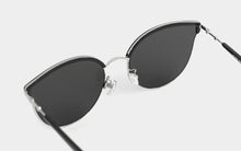 Load image into Gallery viewer, Kissing HUSH