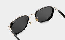 Load image into Gallery viewer, Kissing HYPE