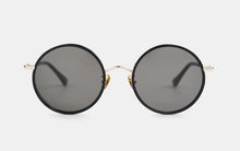 Load image into Gallery viewer, Kissing LATE