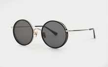 Load image into Gallery viewer, Kissing LATE