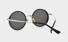 Load image into Gallery viewer, Kissing LATE