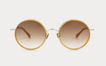 Load image into Gallery viewer, Kissing LATE