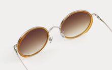 Load image into Gallery viewer, Kissing LATE