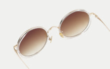 Load image into Gallery viewer, Kissing LATE