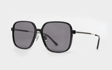 Load image into Gallery viewer, Kissing LULU