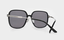 Load image into Gallery viewer, Kissing LULU