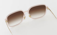 Load image into Gallery viewer, Kissing LULU