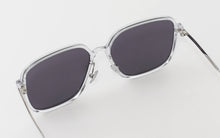 Load image into Gallery viewer, Kissing LULU