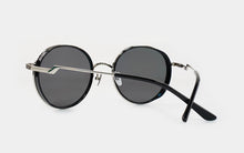 Load image into Gallery viewer, Kissing UP