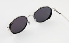 Load image into Gallery viewer, Kissing UP