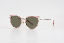 Load image into Gallery viewer, Kissing TERA