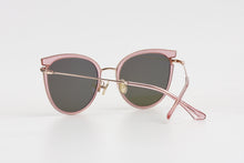 Load image into Gallery viewer, Kissing TERA