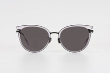 Load image into Gallery viewer, Kissing TERA