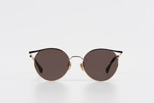 Load image into Gallery viewer, Kissing WENDY