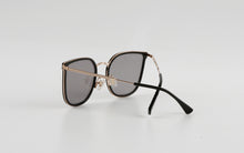 Load image into Gallery viewer, Kissing SUPEN