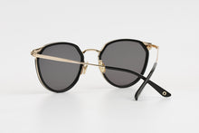 Load image into Gallery viewer, Kissing MANE