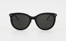 Load image into Gallery viewer, Kissing SALLY