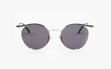 Load image into Gallery viewer, Kissing WENDY R