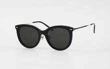 Load image into Gallery viewer, Kissing SALLY