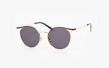 Load image into Gallery viewer, Kissing WENDY R