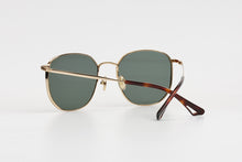 Load image into Gallery viewer, Kissing BANT