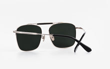 Load image into Gallery viewer, Kissing HIT