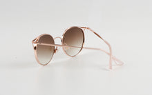 Load image into Gallery viewer, Kissing WENDY