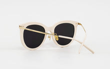 Load image into Gallery viewer, Kissing SALLY