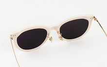 Load image into Gallery viewer, Kissing SALLY