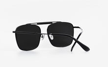 Load image into Gallery viewer, Kissing HIT