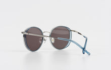 Load image into Gallery viewer, Kissing BELLA