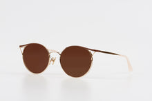 Load image into Gallery viewer, Kissing WENDY