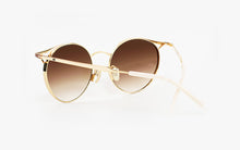 Load image into Gallery viewer, Kissing WENDY R