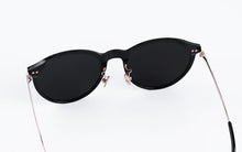 Load image into Gallery viewer, Kissing HACE