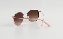 Load image into Gallery viewer, Kissing BANT