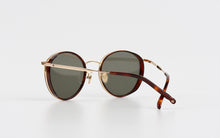 Load image into Gallery viewer, Kissing BELLA