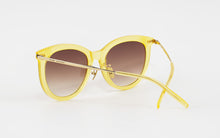 Load image into Gallery viewer, Kissing SALLY