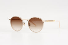 Load image into Gallery viewer, Kissing BELLA