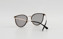 Load image into Gallery viewer, Kissing LOOPY