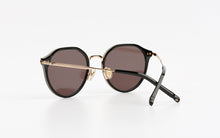 Load image into Gallery viewer, Kissing TESS