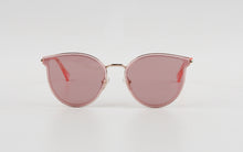 Load image into Gallery viewer, Kissing LOOPY