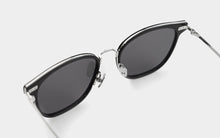 Load image into Gallery viewer, Kissing BRIGHT
