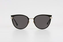 Load image into Gallery viewer, Kissing TERA
