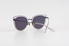 Load image into Gallery viewer, Kissing TERA
